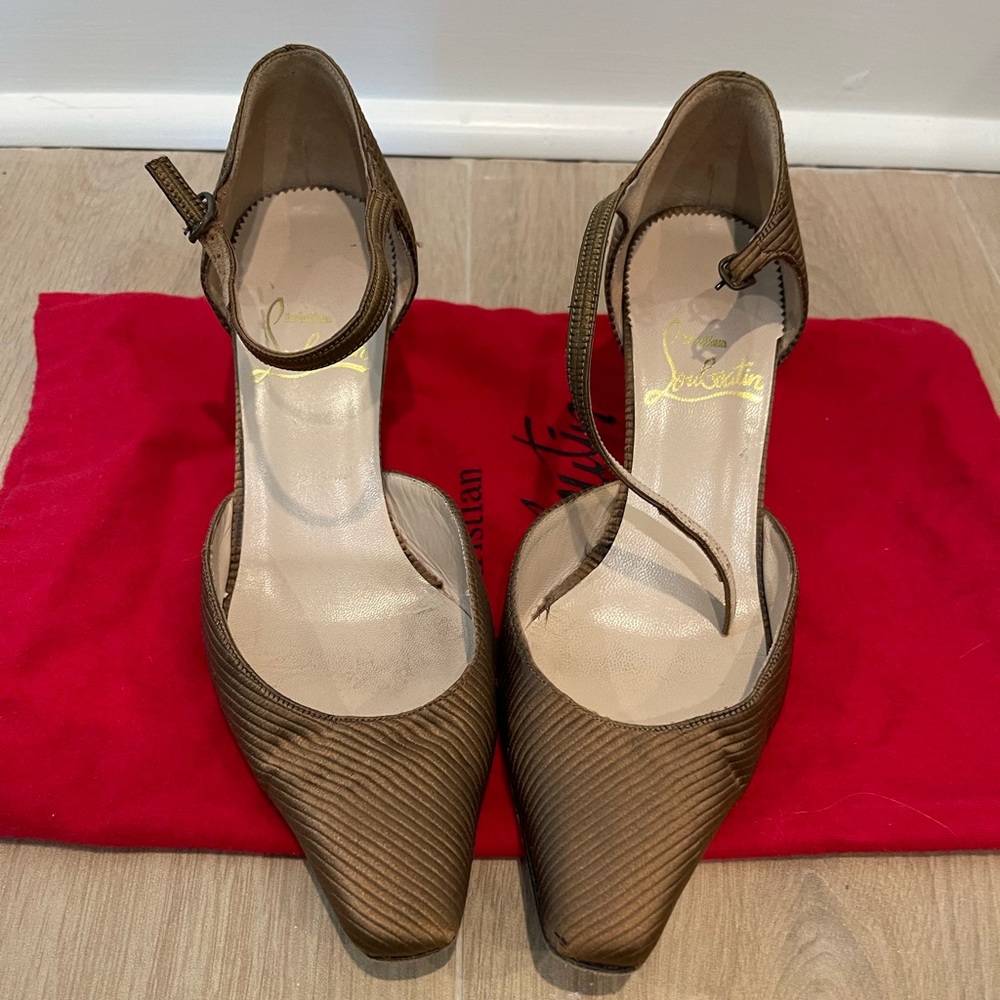 Christian Louboutin very Loved Strappy Kitten Heels Size 6.5 Red Bottoms